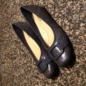 Trotters Flat Shoe